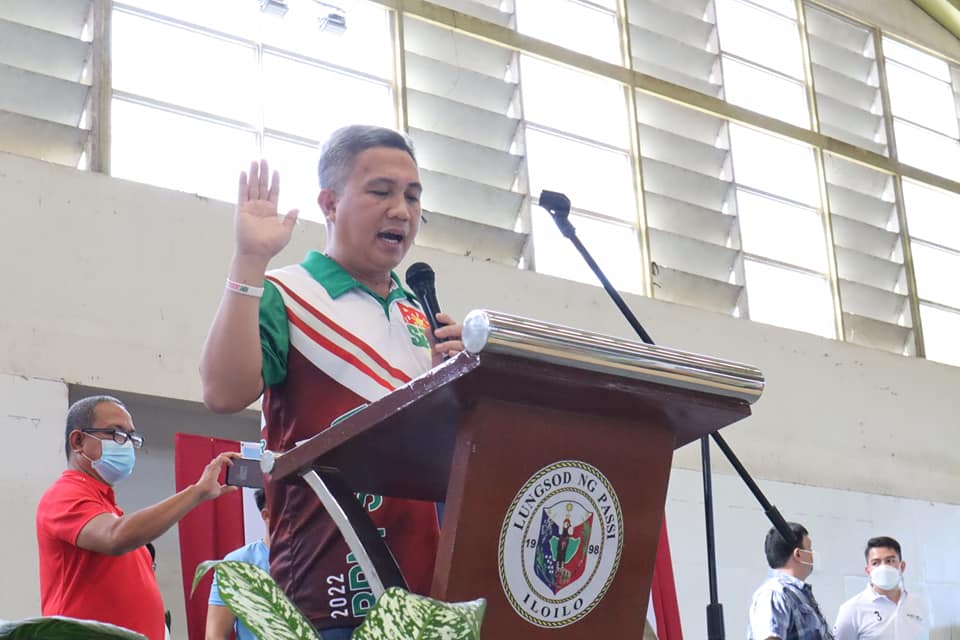 #1 Active Mayor Atty. Stephen Palmares give his message on 25th City hood Anniversary of Passi City